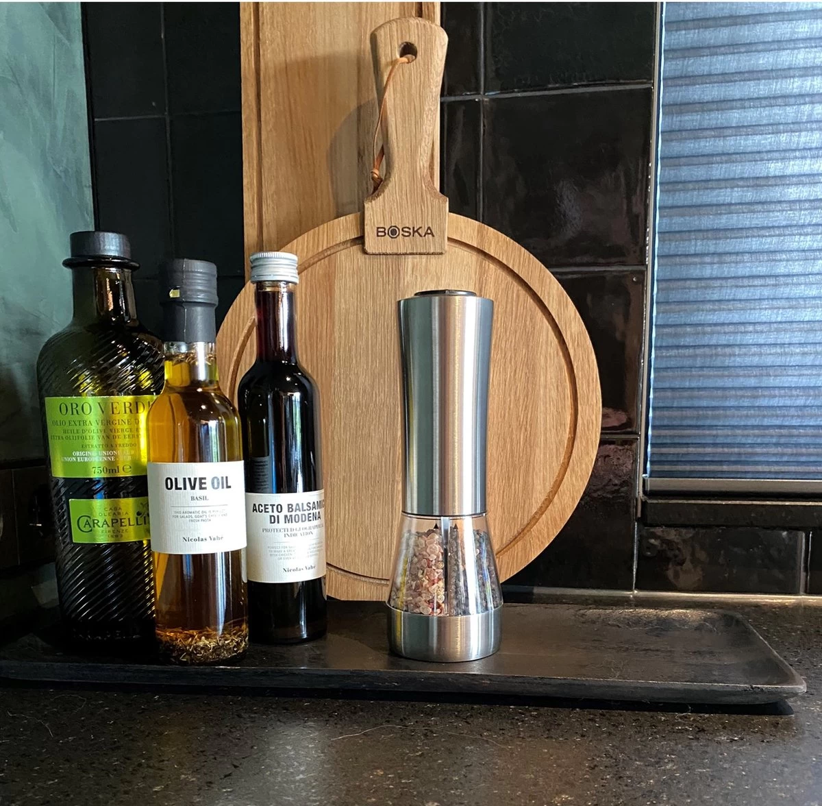 KROMS Peper En Zoutmolen Set - Peper En Zoutmolen Set Elektrisch -2 In 1 - Instelbare Maalgraad - Pepermolen - Zoutmolen - Peper En Zoutmolen Elektrisch 6 KROMS Peper En Zoutmolen Set - Peper En Zoutmolen Set Elektrisch -2 In 1 - Instelbare Maalgraad - Pepermolen - Zoutmolen - Peper En Zoutmolen Elektrisch - Afbeelding 6