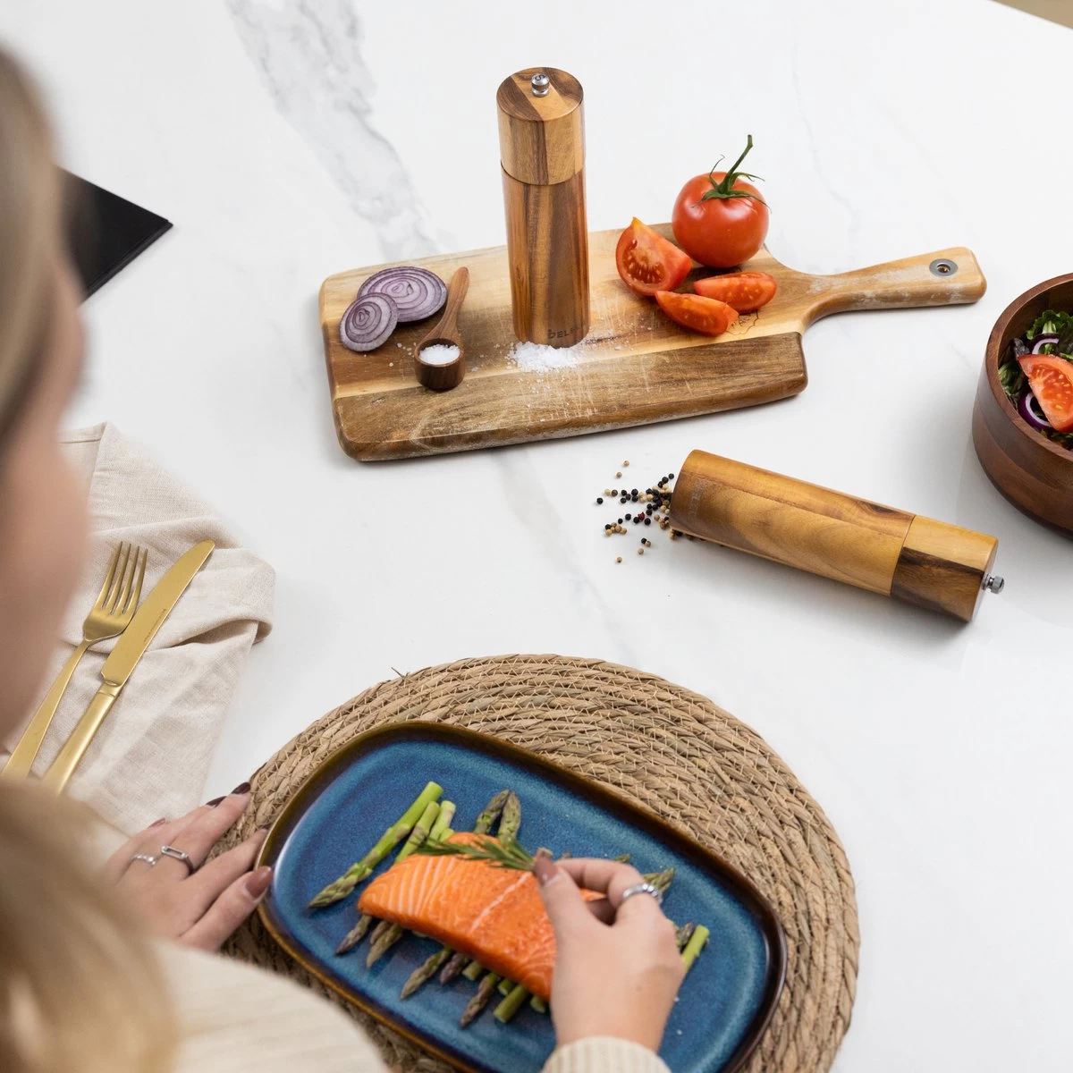 Deleca Luxe Peper En Zoutmolen Set - Zout / Pepermolen - Handmatig - Met Navul Lepel & Geschenkdoos - Acacia Hout - Rond 7 Deleca Luxe Peper En Zoutmolen Set - Zout / Pepermolen - Handmatig - Met Navul Lepel & Geschenkdoos - Acacia Hout - Rond - Afbeelding 7