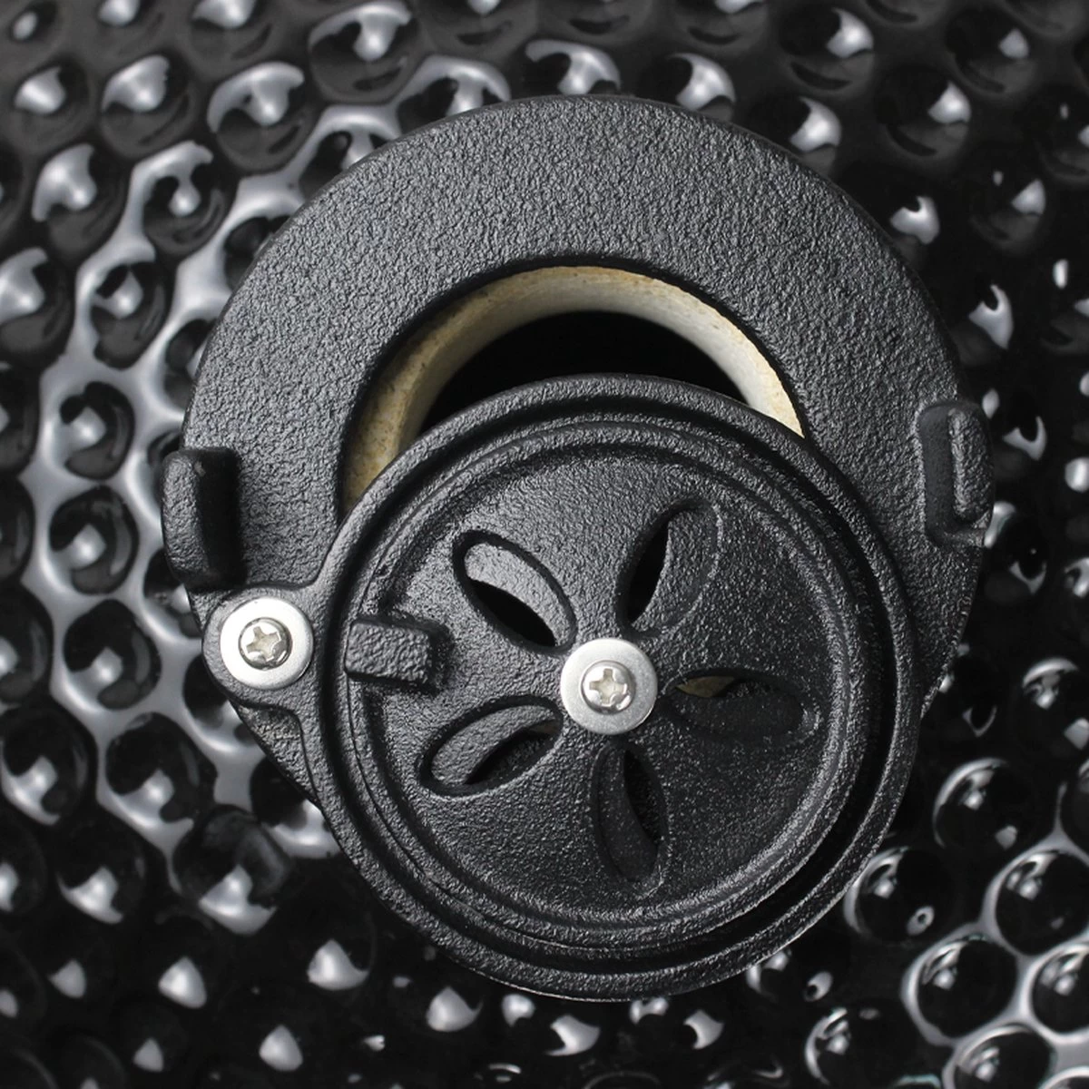 BluMill Kamado BBQ Egg - Kamado 13 Inch - Incl. Vlees Thermometer - Houtskoolbarbecues - Zwart - Ø 27cm 15 BluMill Kamado BBQ Egg - Kamado 13 Inch - Incl. Vlees Thermometer - Houtskoolbarbecues - Zwart - Ø 27cm - Afbeelding 15