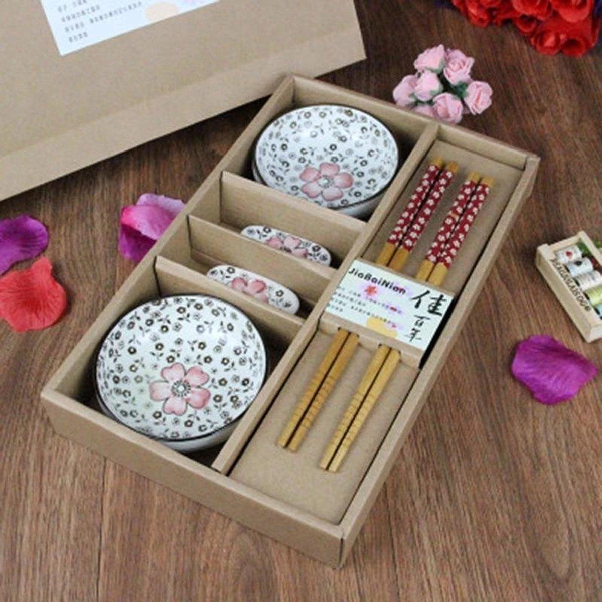 Winkrs | 2 Persoons Japanse Sushi Servies Set (rood) Met Eetstokjes, Kommetjes En Opleggers Voor Stokjes 1 Winkrs | 2 Persoons Japanse Sushi Servies Set (rood) Met Eetstokjes, Kommetjes En Opleggers Voor Stokjes