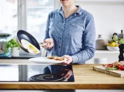 GreenPan Cambridge Hapjespan Met Deksel 28cm - Brons - Inductie - PFAS-vrij 15 GreenPan Cambridge Hapjespan Met Deksel 28cm - Brons - Inductie - PFAS-vrij -Demeyere Winkel 1200x899 9