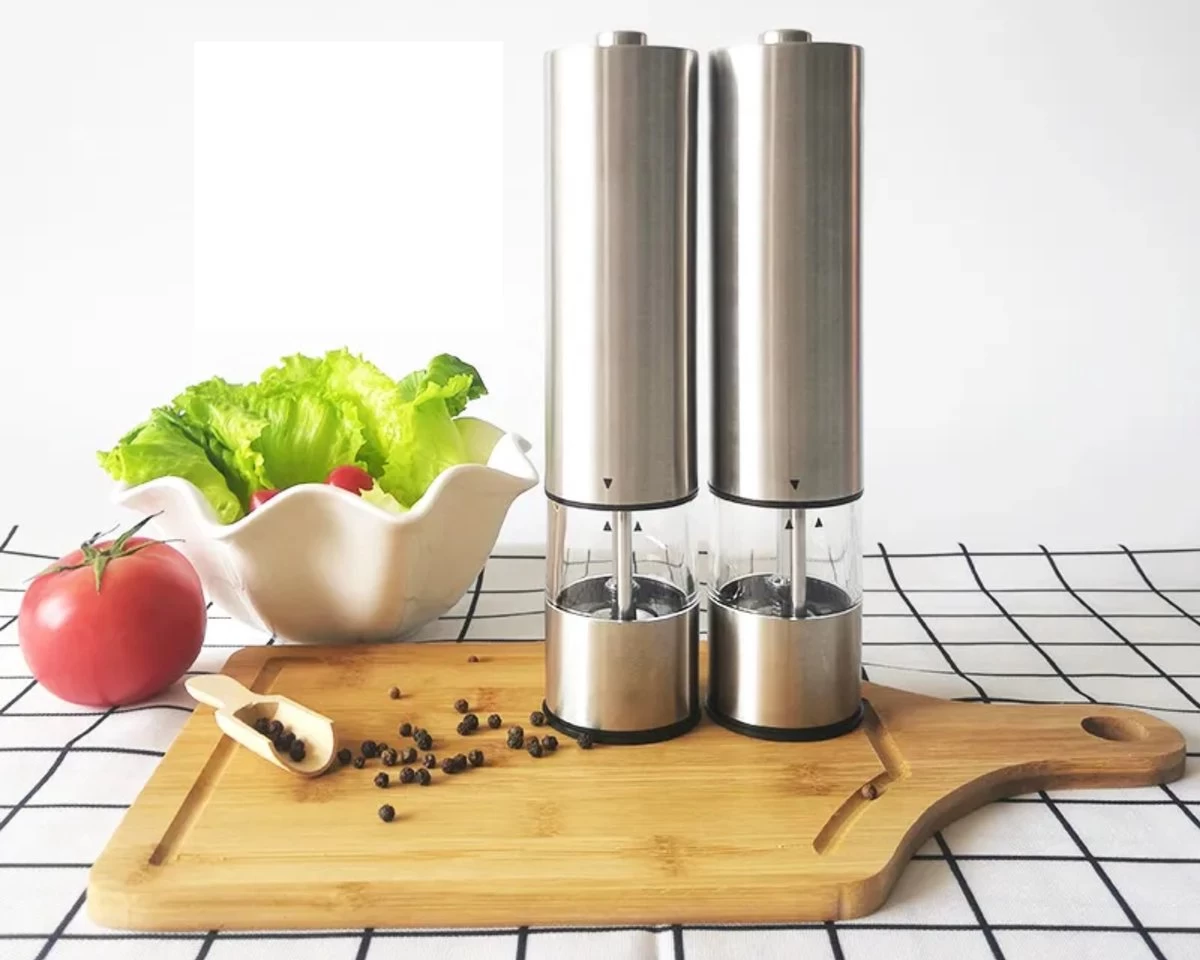 MD-Goods ® Elektrische Peper En Zoutmolen Set - Pepermolen - RVS - Cadeau - Restaurant Kwaliteit 4 MD-Goods ® Elektrische Peper En Zoutmolen Set - Pepermolen - RVS - Cadeau - Restaurant Kwaliteit - Afbeelding 4