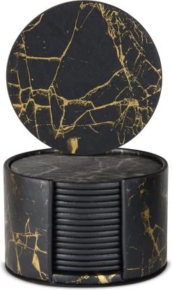 Castagnola Kunstlederen Onderzetters Met Houder – Onderzetters Voor Glazen – Onderzetters Design – Onderzettersset – Drink Onderzetters – Kunstleer – Leren Onderzetters – Set Van 16 – Zwart/Goud -Demeyere Winkel 712x1200 2