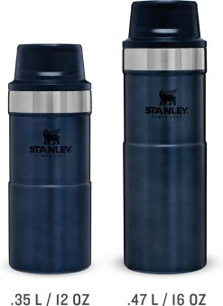 Stanley Trigger-Action Travel Mug 0.47L - Thermosfles - Nightfall 16 Stanley Trigger-Action Travel Mug 0.47L - Thermosfles - Nightfall -Demeyere Winkel 874x1200